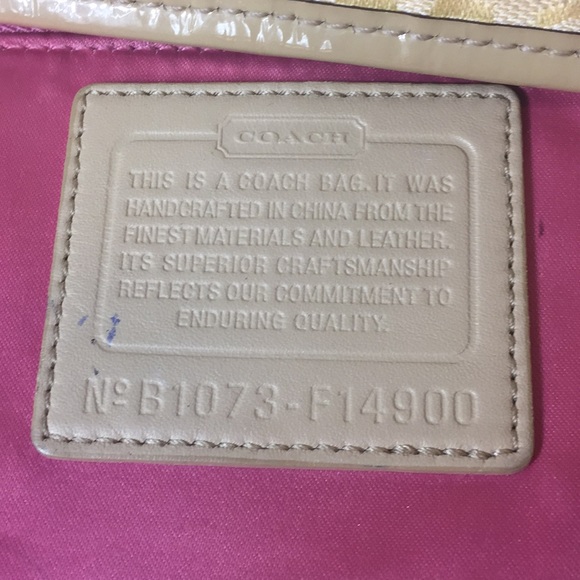 ⬇️Coach Signature pastel Patchwork Shoulder Bag - Picture 7 of 8